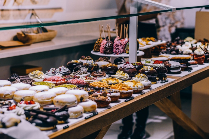 couture-ST PAUL DE VENCE-min_shop_dessert_pastry_bakery_counter-184398